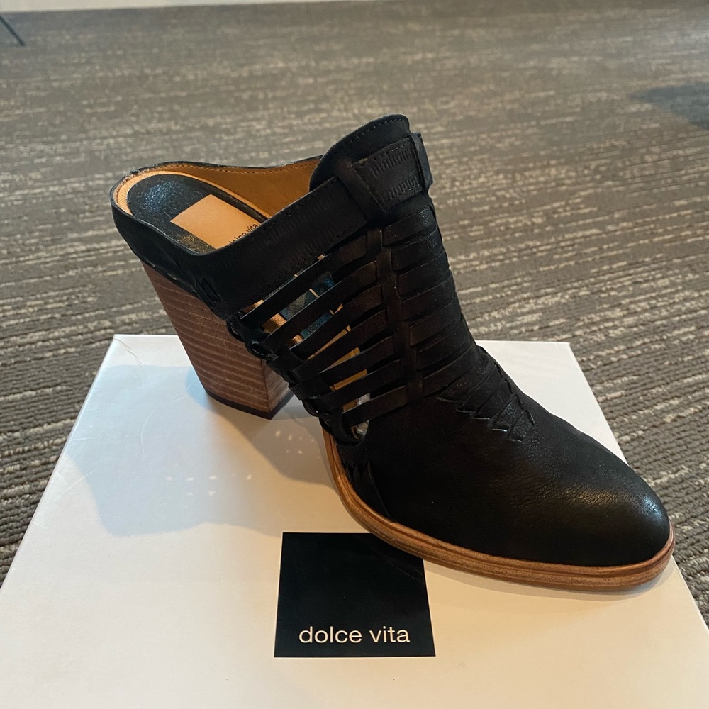 DOLCE VITA Women’s nubuck Heeley Mules